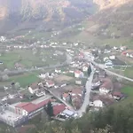 Nyaraló Sam *